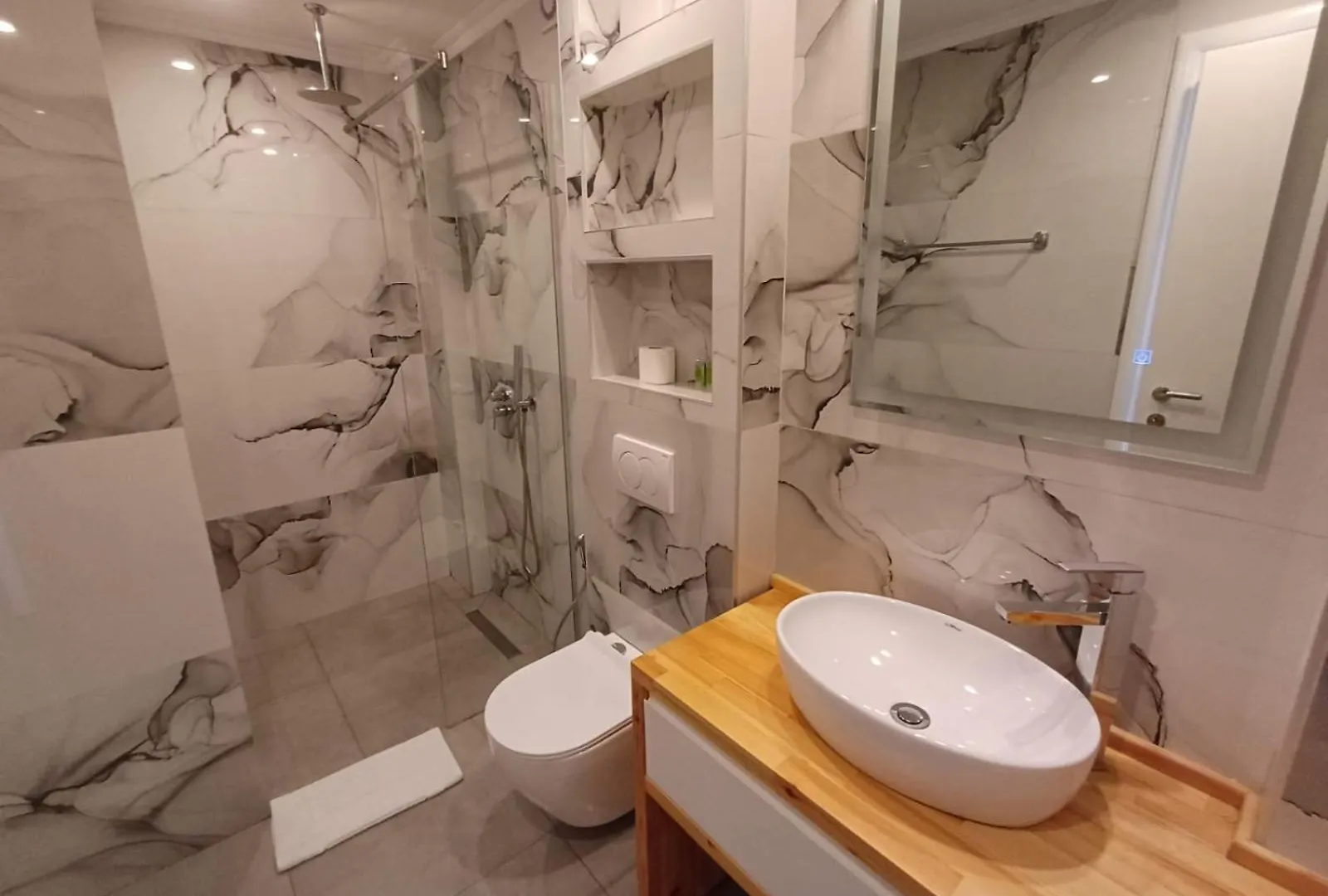 Velco Bb Himara Bed & Breakfast