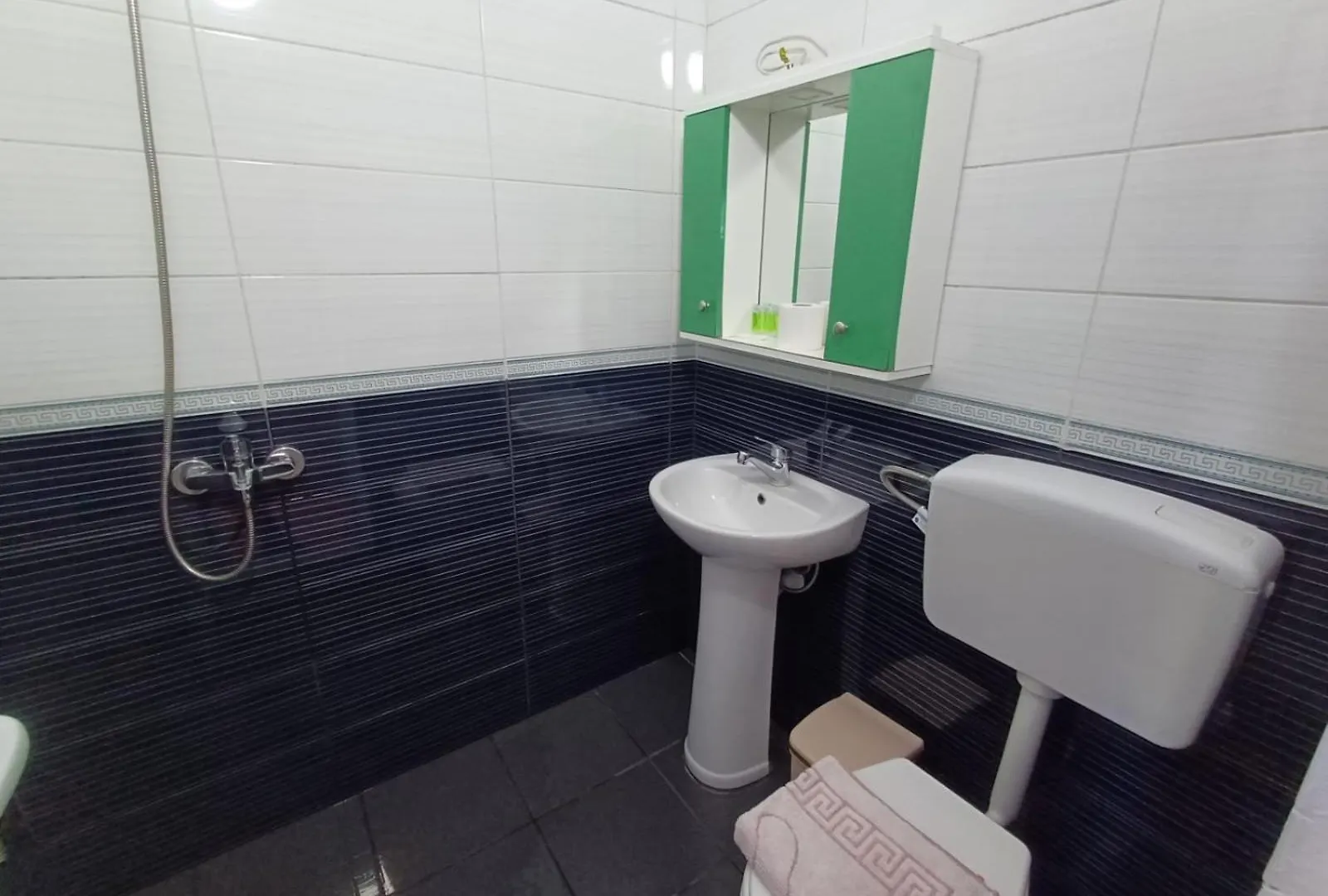 Velco Bb Himara Bed & Breakfast 3*, Himare