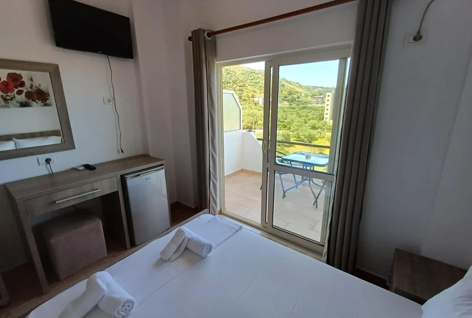 Velco Bb Himara Bed & Breakfast
