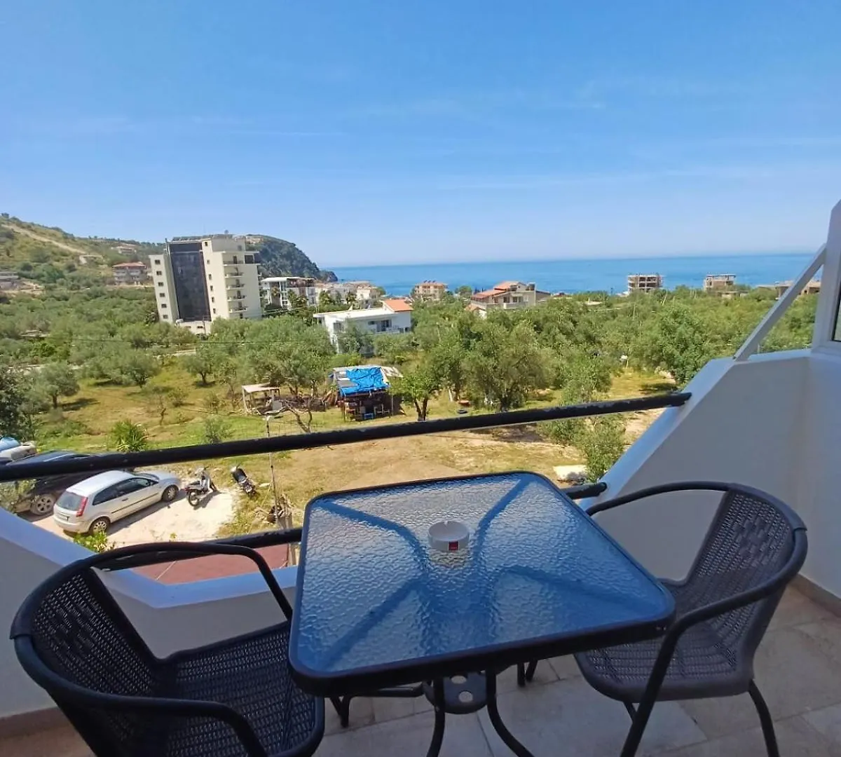Velco Bb Himara Acomodação com café da manhã