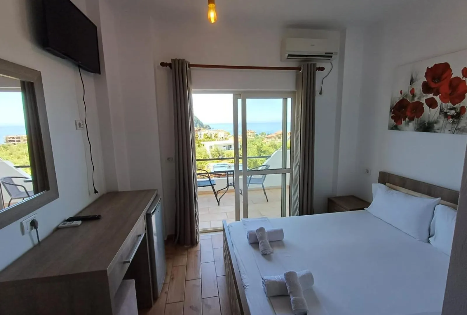 Velco Bb Himara Bed & Breakfast