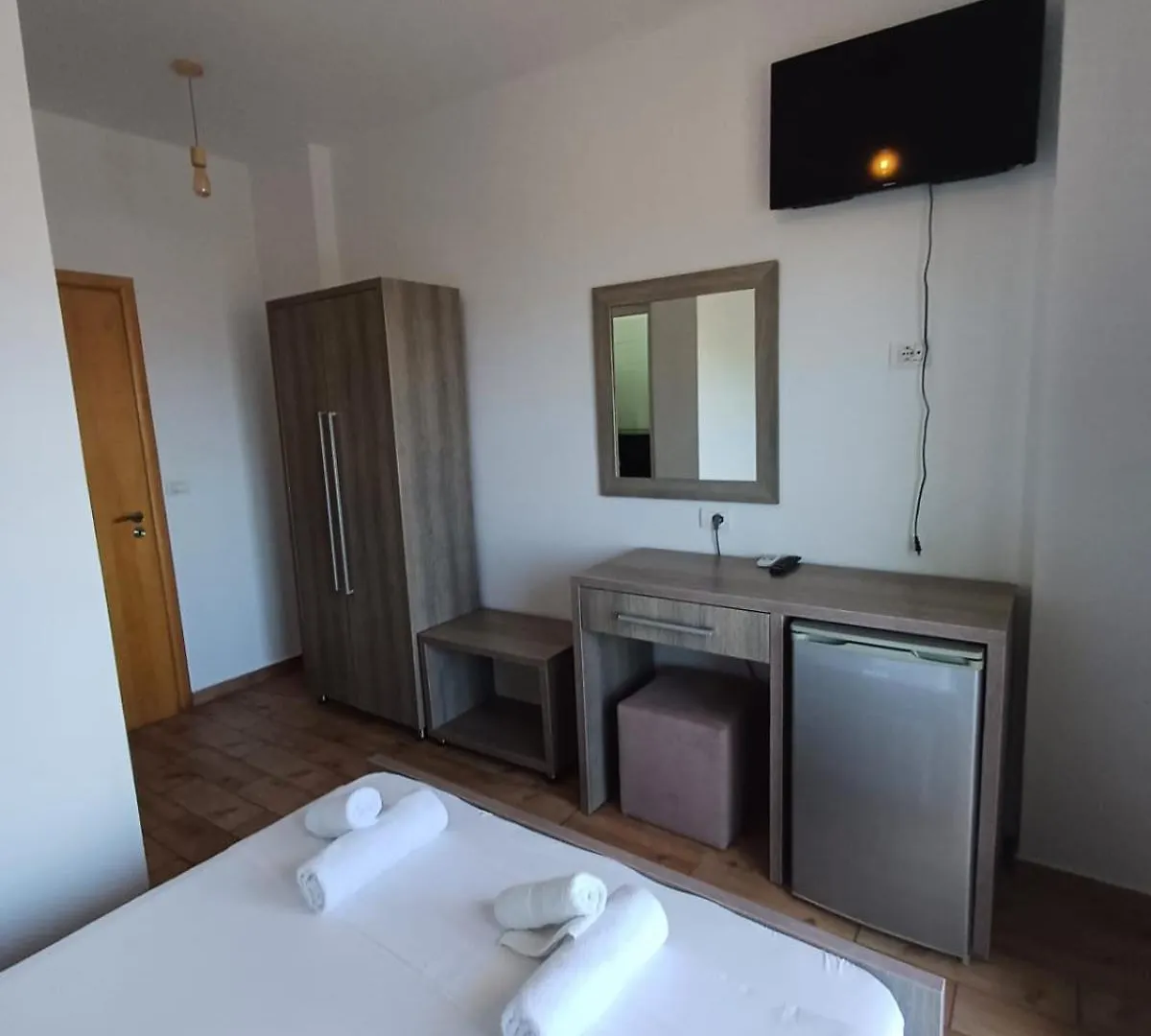 Velco Bb Himara Bed & Breakfast  Himare